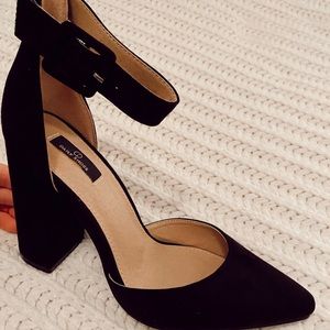 Chunky black heel